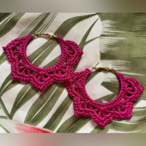 CROCHET FLORAL LACE HOOP EARRINGS- MAGENTA - Picture 1 of 3
